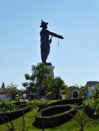 Vientiane- Anouvong-Statue 01